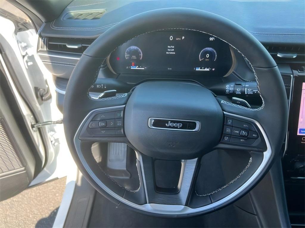 new 2025 Jeep Grand Cherokee car, priced at $45,853