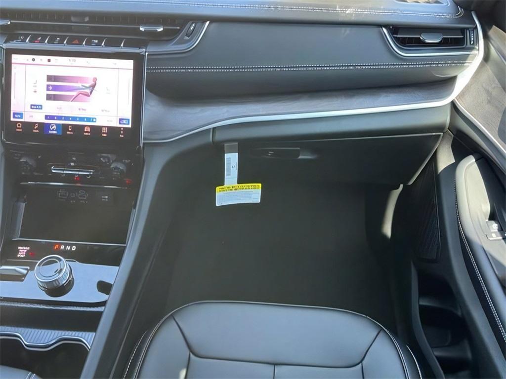 new 2025 Jeep Grand Cherokee car, priced at $45,853