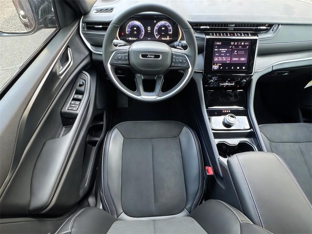 new 2025 Jeep Grand Cherokee car, priced at $40,072
