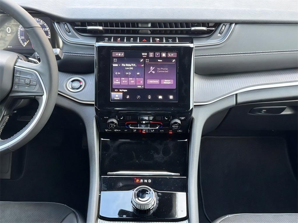 new 2025 Jeep Grand Cherokee car, priced at $40,072