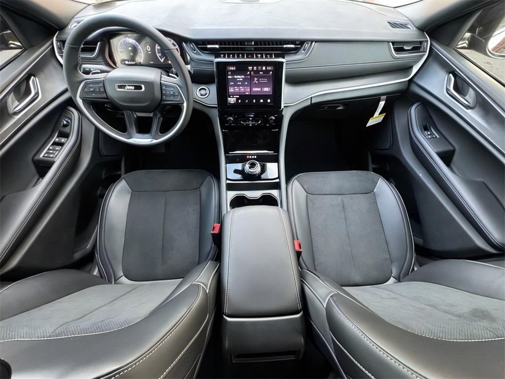 new 2025 Jeep Grand Cherokee car, priced at $40,072