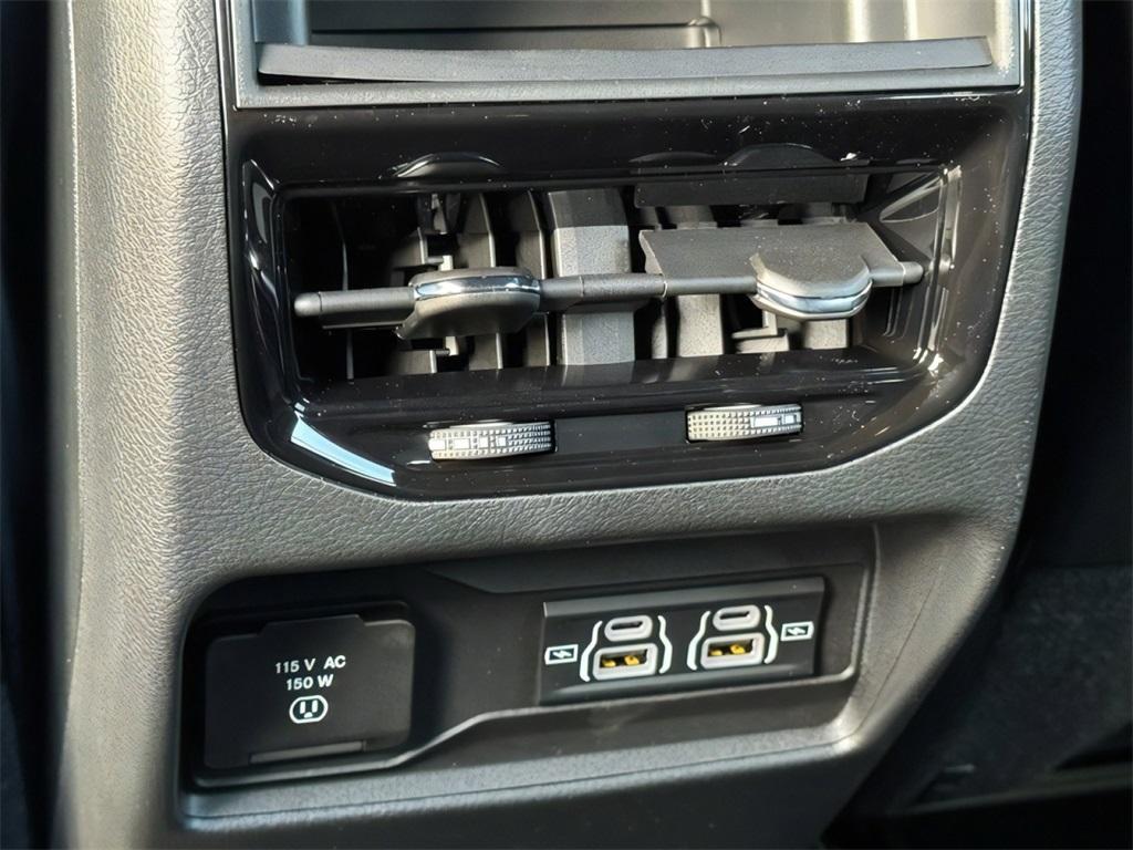 new 2025 Jeep Grand Cherokee car, priced at $43,477