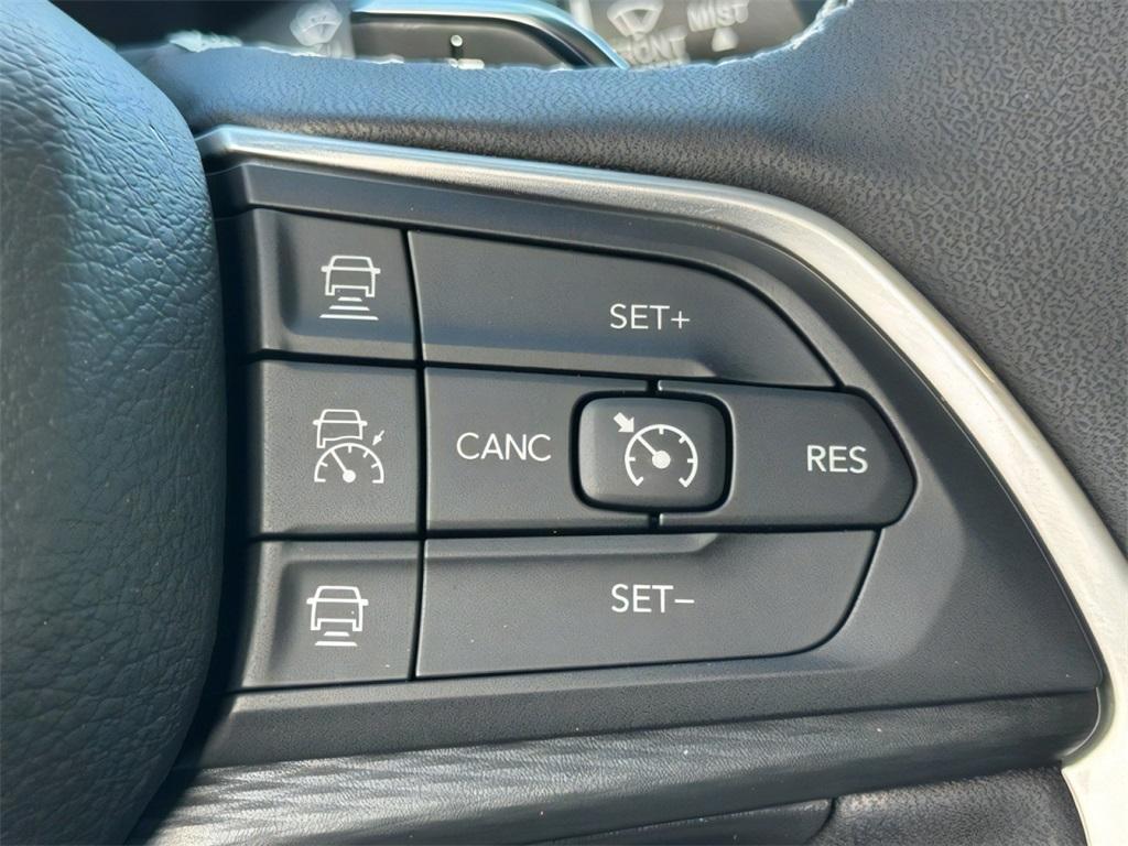 new 2025 Jeep Grand Cherokee car, priced at $43,477