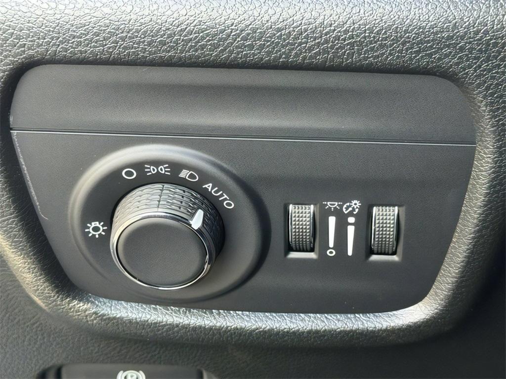 new 2025 Jeep Grand Cherokee car, priced at $43,477