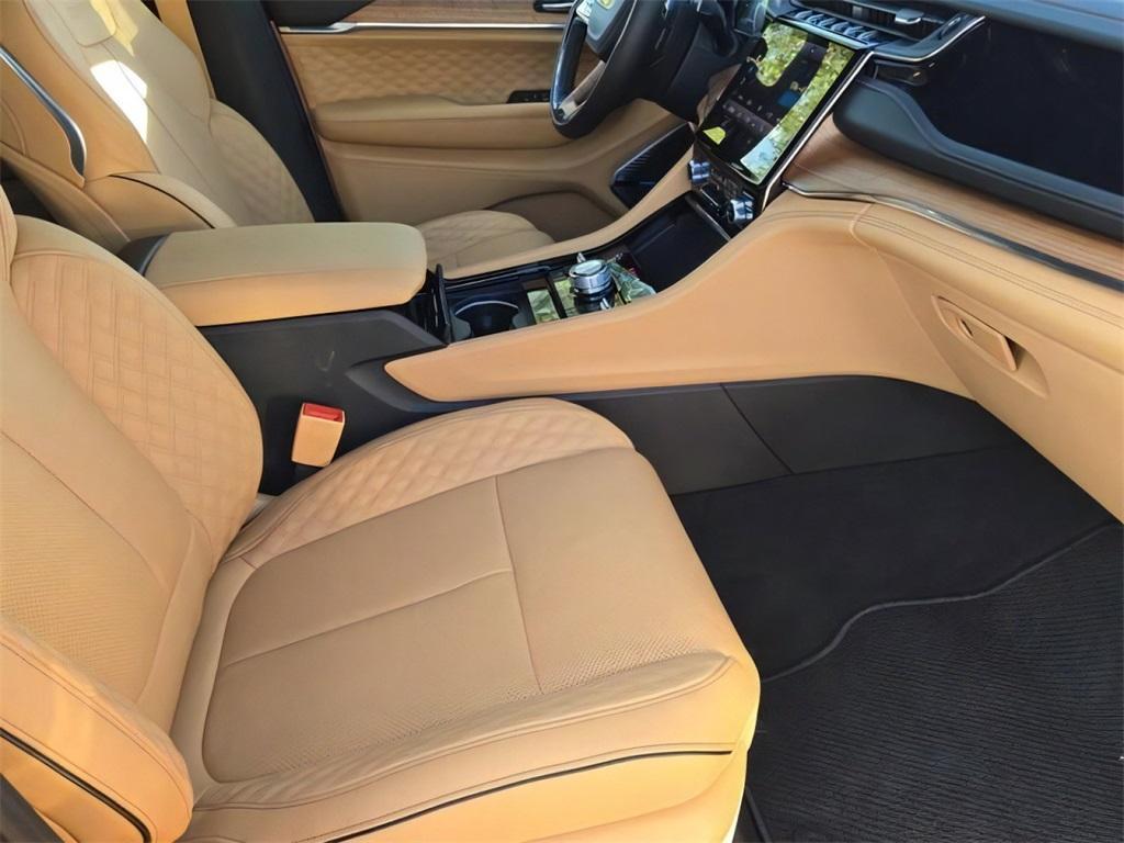 used 2025 Jeep Grand Cherokee car, priced at $55,500