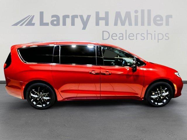 new 2025 Chrysler Pacifica car, priced at $49,432