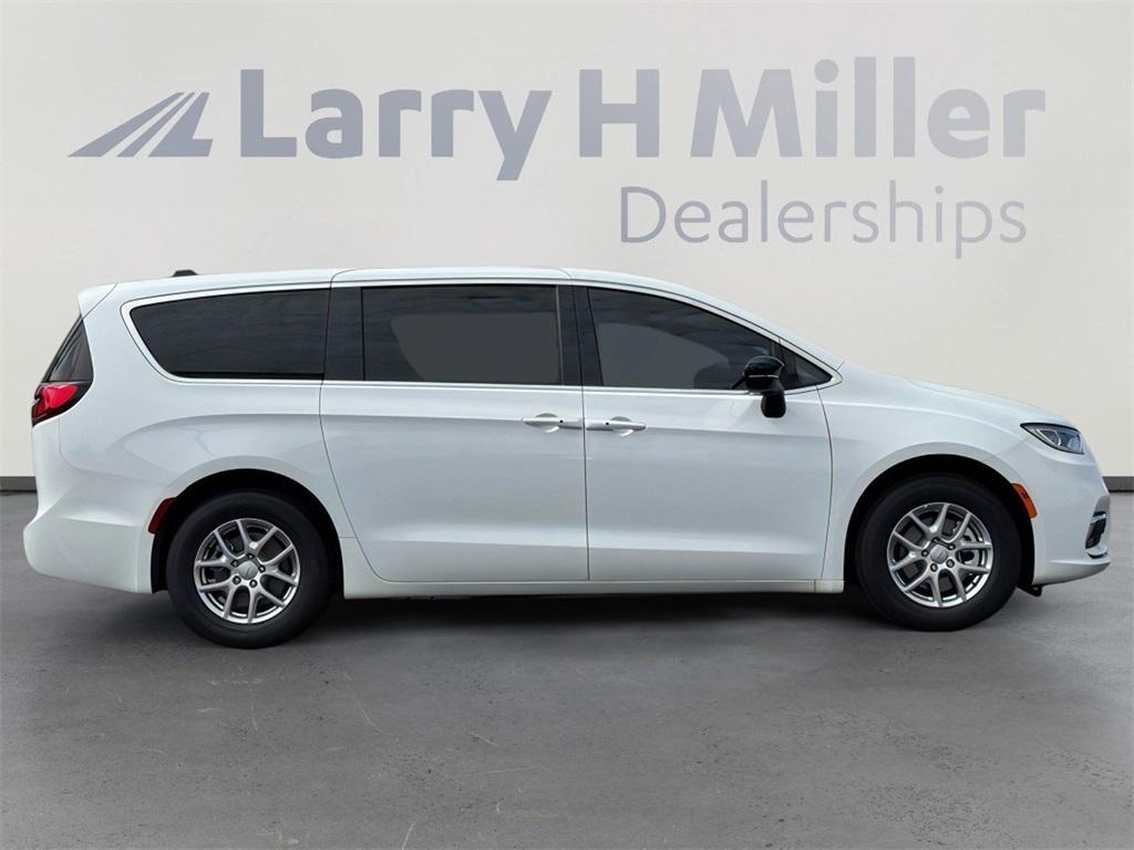 new 2026 Chrysler Pacifica car, priced at $43,460