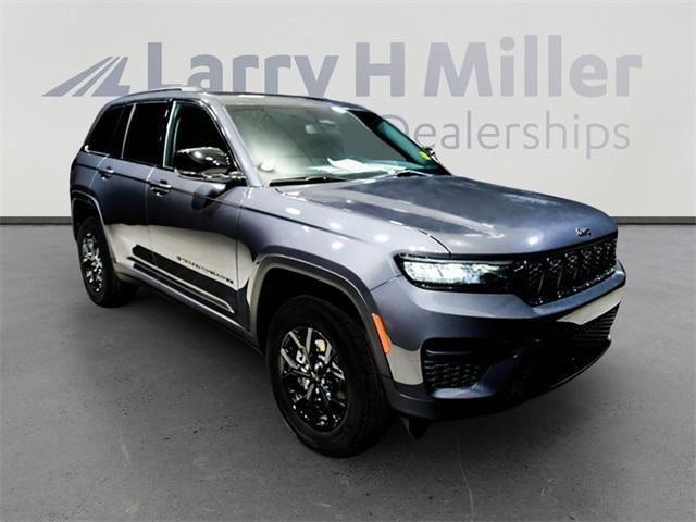 new 2025 Jeep Grand Cherokee car, priced at $43,877