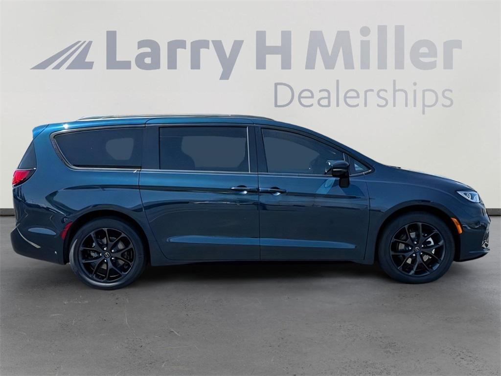 new 2025 Chrysler Pacifica car, priced at $47,973