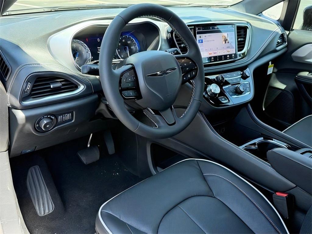 new 2025 Chrysler Pacifica car, priced at $47,973