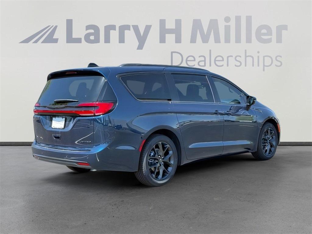new 2025 Chrysler Pacifica car, priced at $47,973