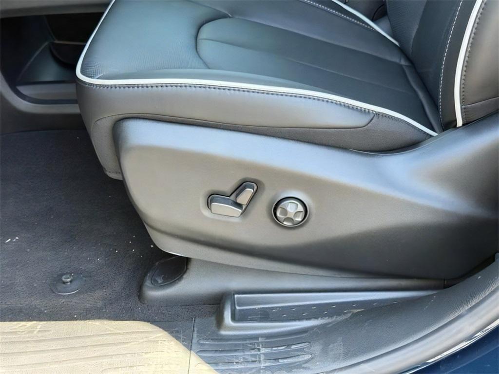 new 2025 Chrysler Pacifica car, priced at $47,973