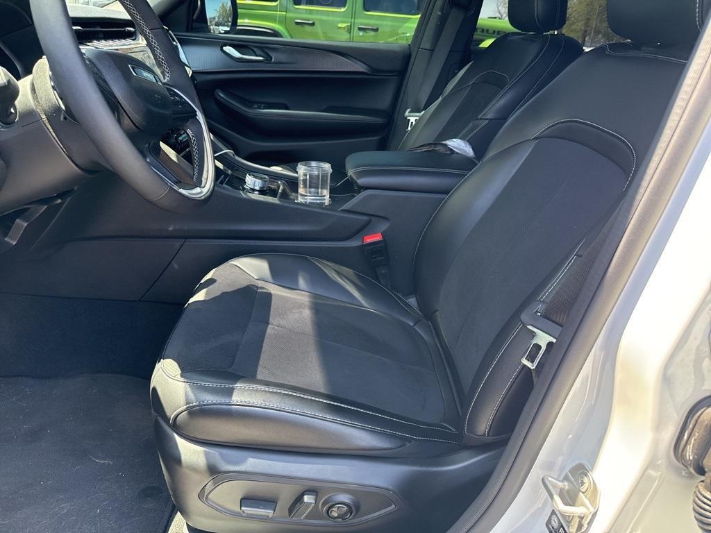 used 2024 Jeep Grand Cherokee L car
