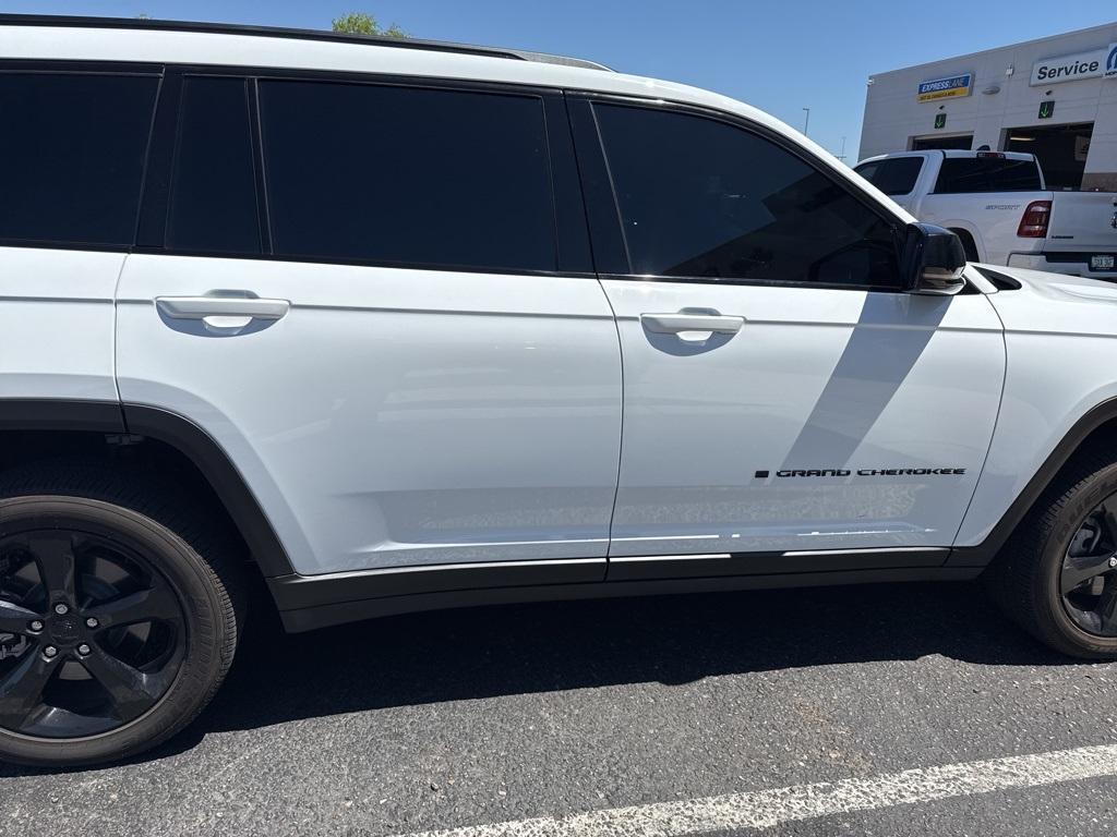 used 2024 Jeep Grand Cherokee L car