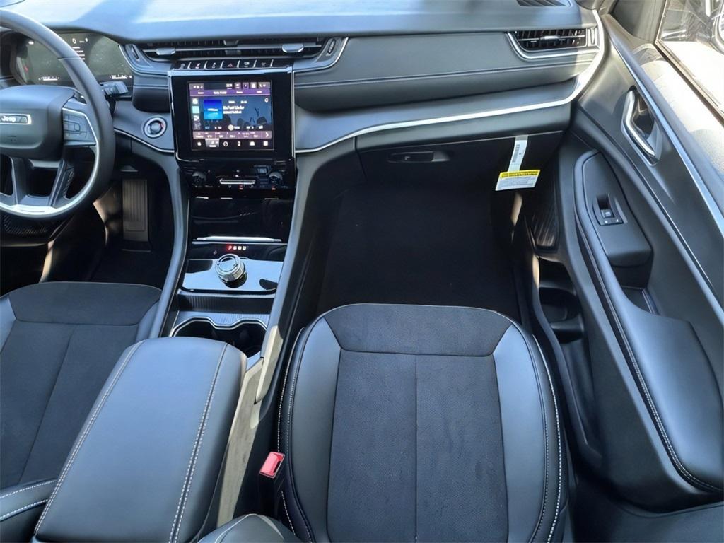 new 2025 Jeep Grand Cherokee L car, priced at $39,072
