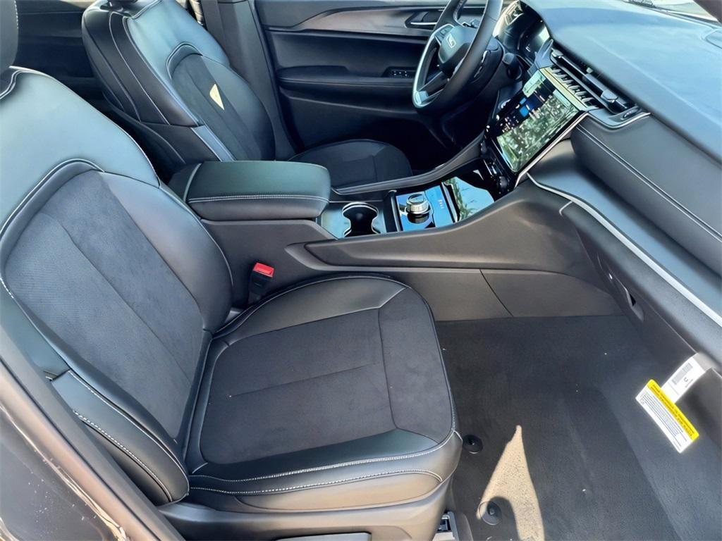 new 2025 Jeep Grand Cherokee L car, priced at $39,072