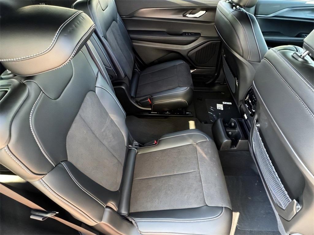 new 2025 Jeep Grand Cherokee L car, priced at $39,072