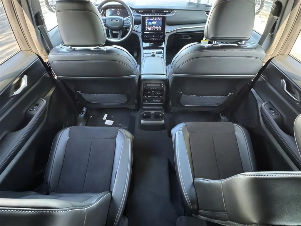 new 2025 Jeep Grand Cherokee L car, priced at $39,072