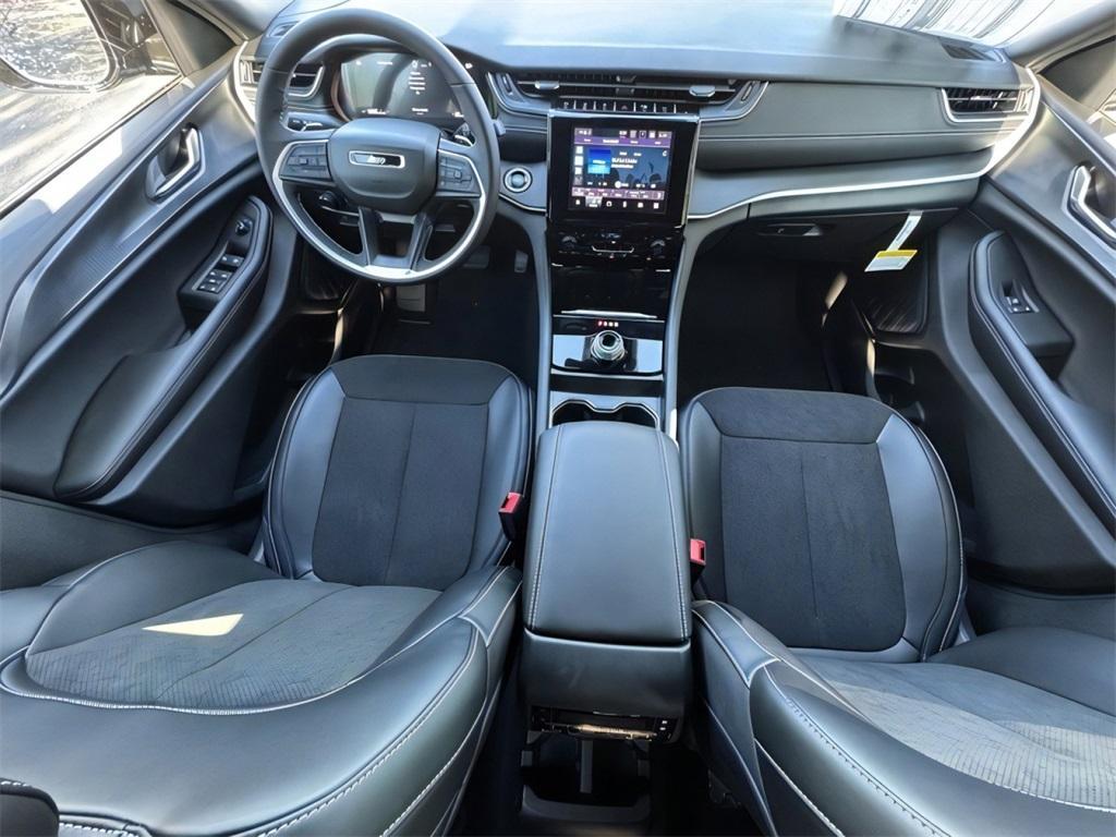 new 2025 Jeep Grand Cherokee L car, priced at $39,072