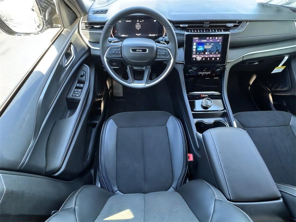 new 2025 Jeep Grand Cherokee L car, priced at $39,072