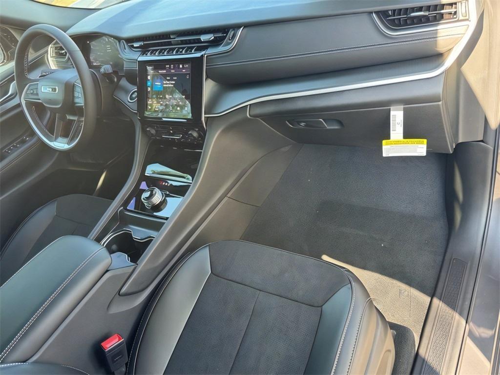 new 2025 Jeep Grand Cherokee L car, priced at $39,072