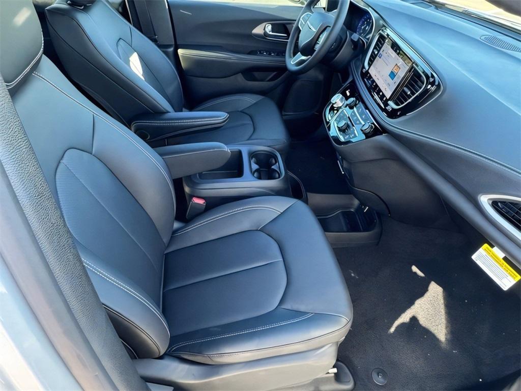 new 2026 Chrysler Pacifica car, priced at $42,335