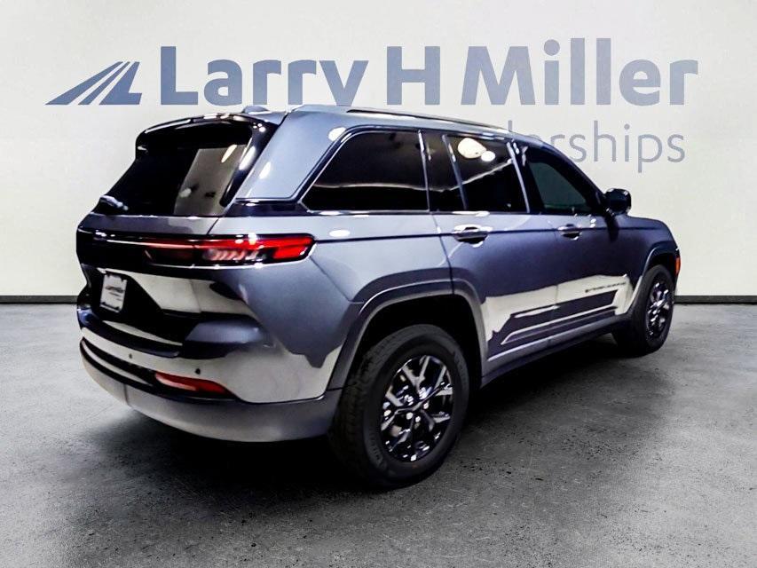 new 2025 Jeep Grand Cherokee car, priced at $42,377