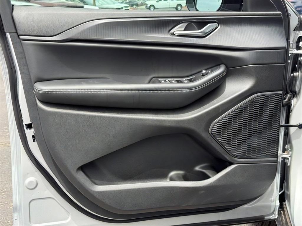new 2025 Jeep Grand Cherokee car, priced at $39,122