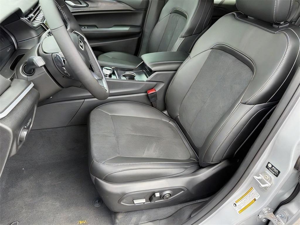 new 2025 Jeep Grand Cherokee car, priced at $39,122