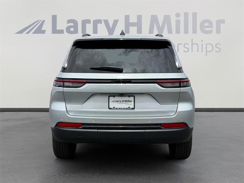 new 2025 Jeep Grand Cherokee car, priced at $39,122