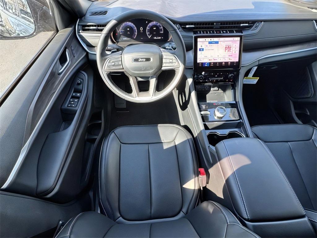 new 2025 Jeep Grand Cherokee car, priced at $47,027