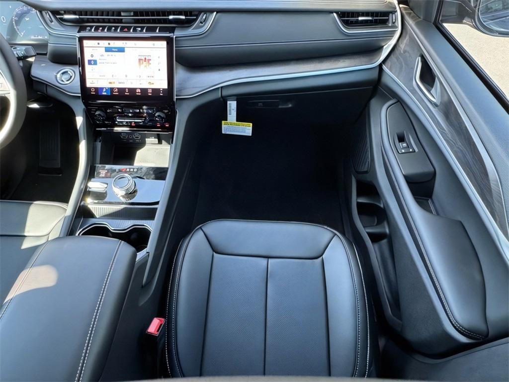 new 2025 Jeep Grand Cherokee car, priced at $47,027