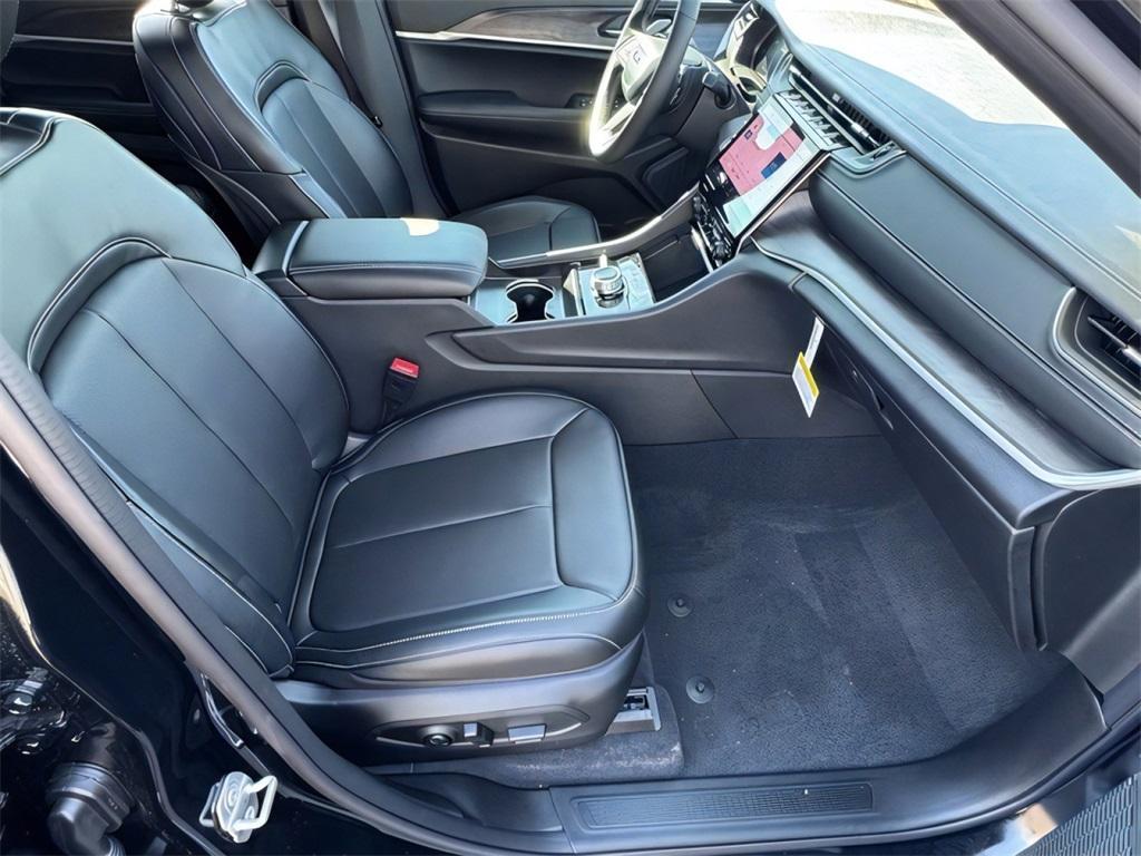 new 2025 Jeep Grand Cherokee car, priced at $47,027