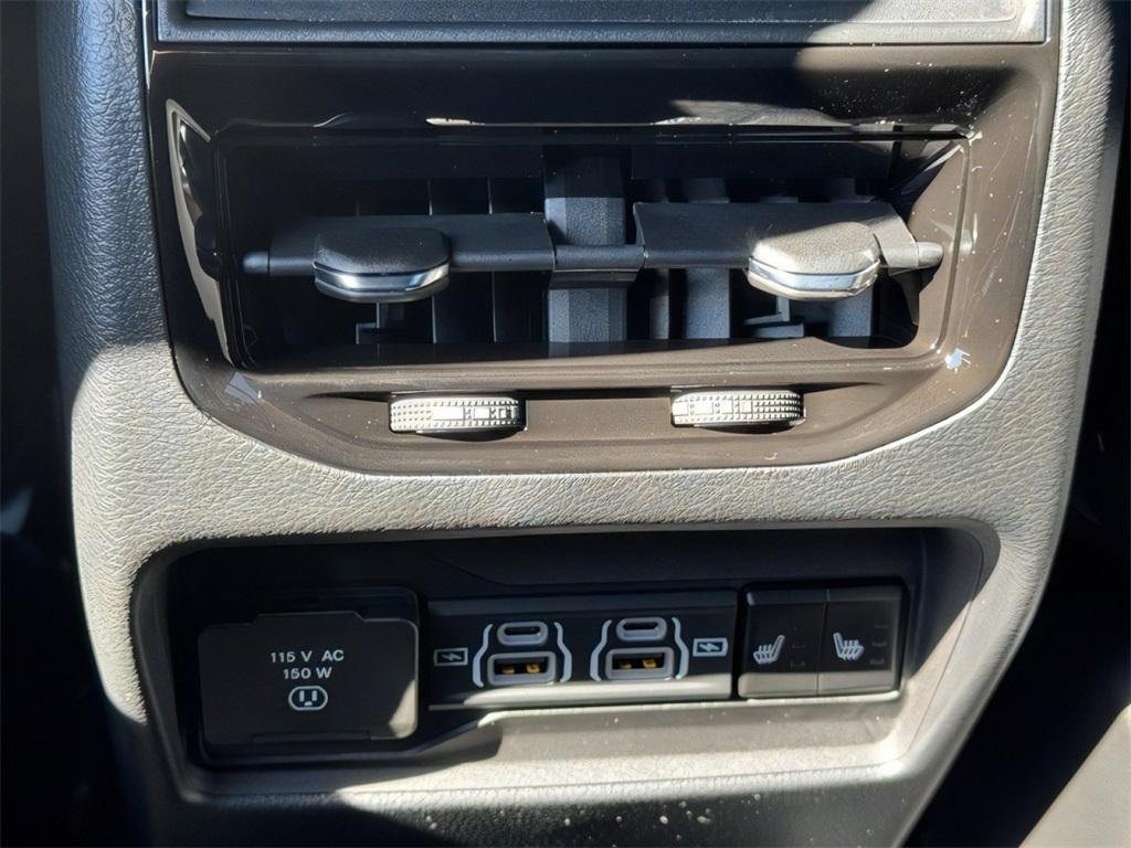new 2025 Jeep Grand Cherokee car, priced at $47,027