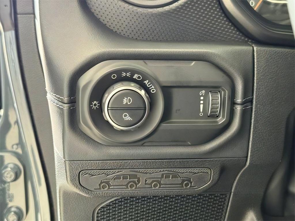 new 2025 Jeep Gladiator car, priced at $51,267