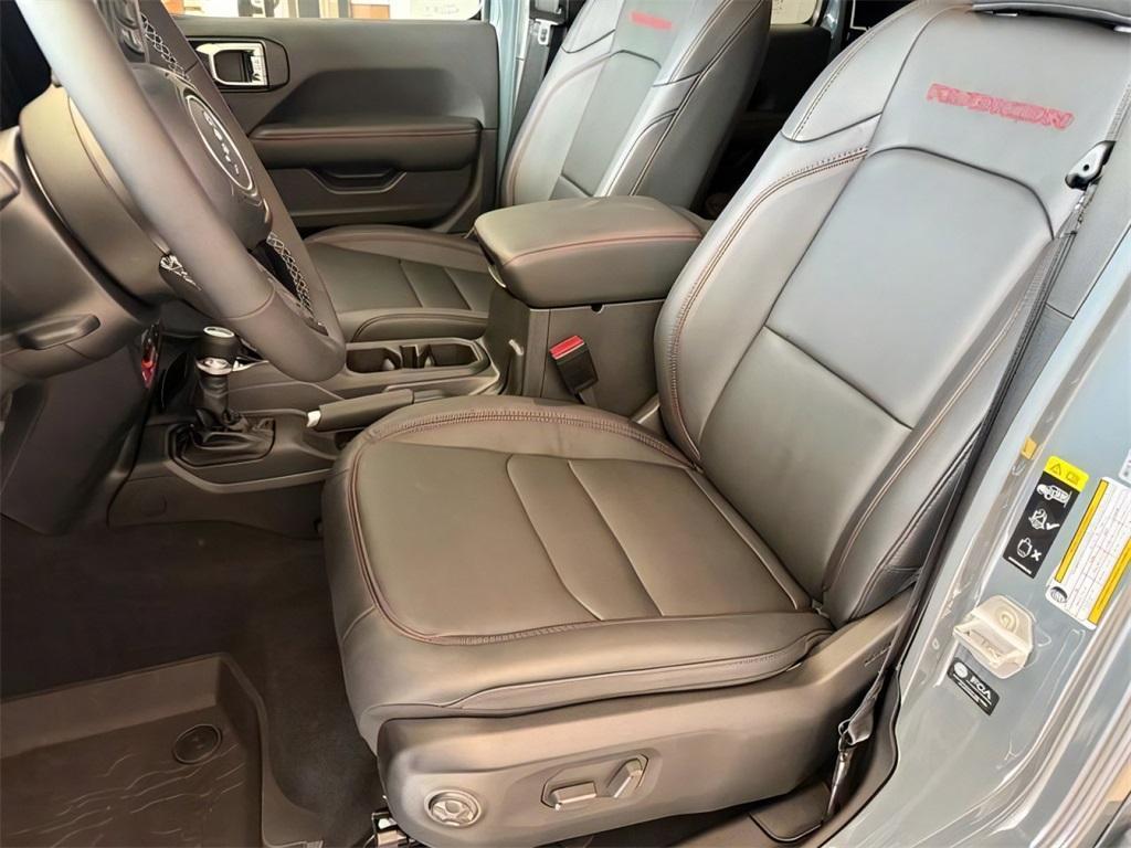 new 2025 Jeep Gladiator car, priced at $51,267