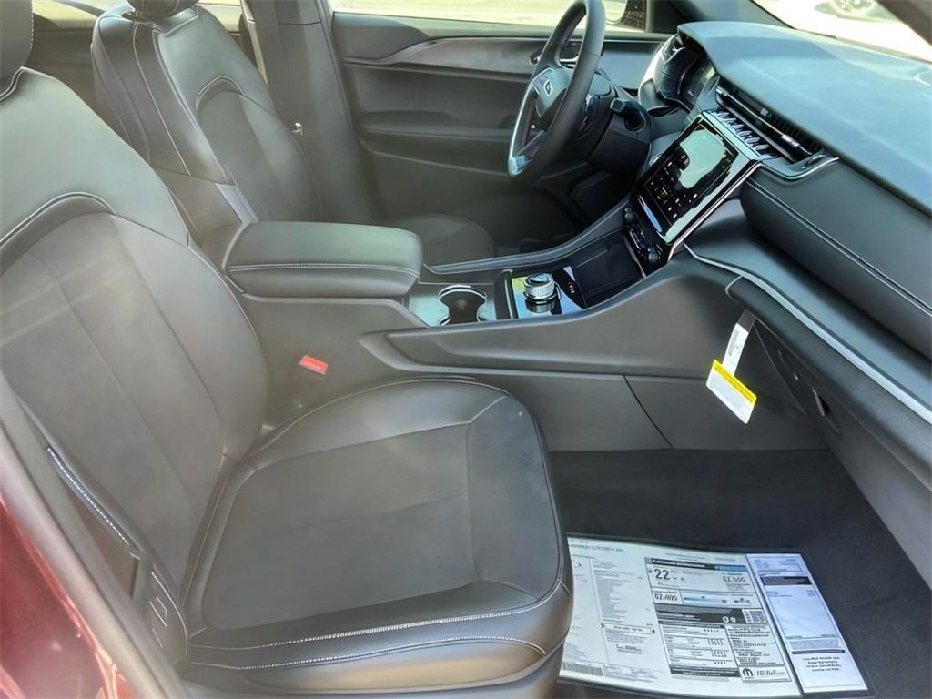 new 2025 Jeep Grand Cherokee car, priced at $46,072