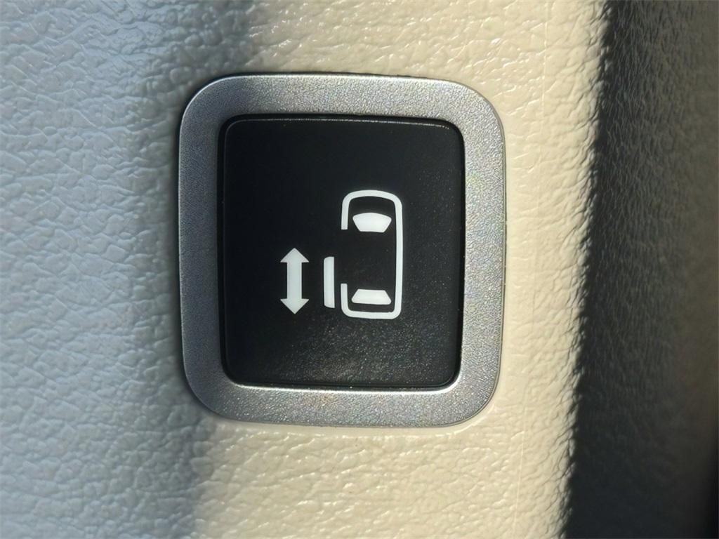 used 2020 Chrysler Pacifica car, priced at $22,500