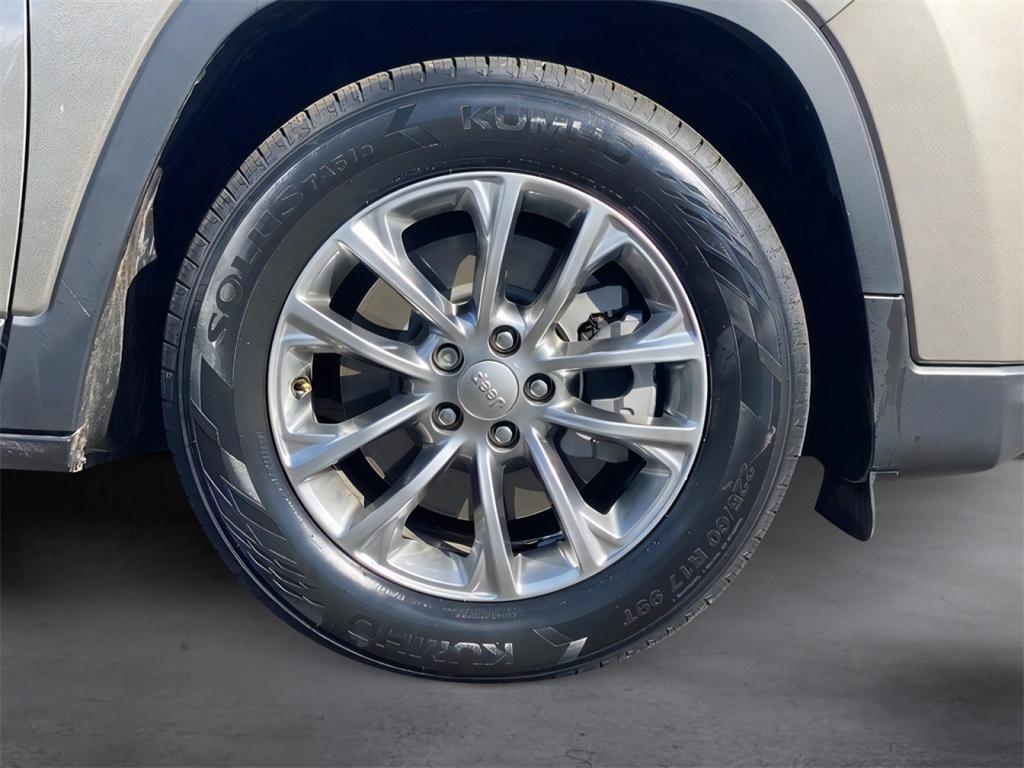 used 2021 Jeep Cherokee car, priced at $21,000