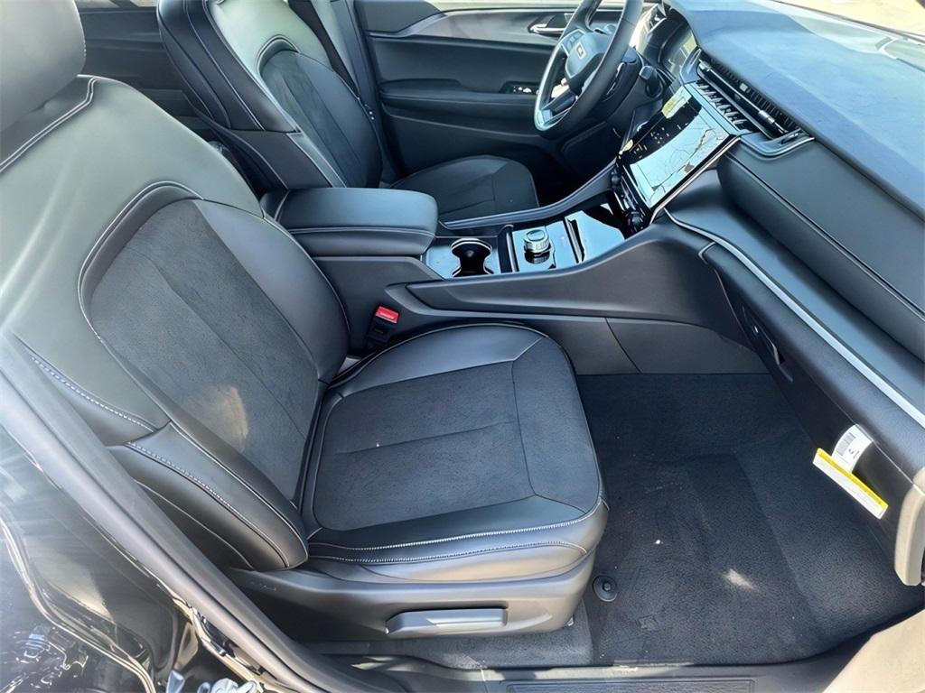 new 2025 Jeep Grand Cherokee L car, priced at $37,572