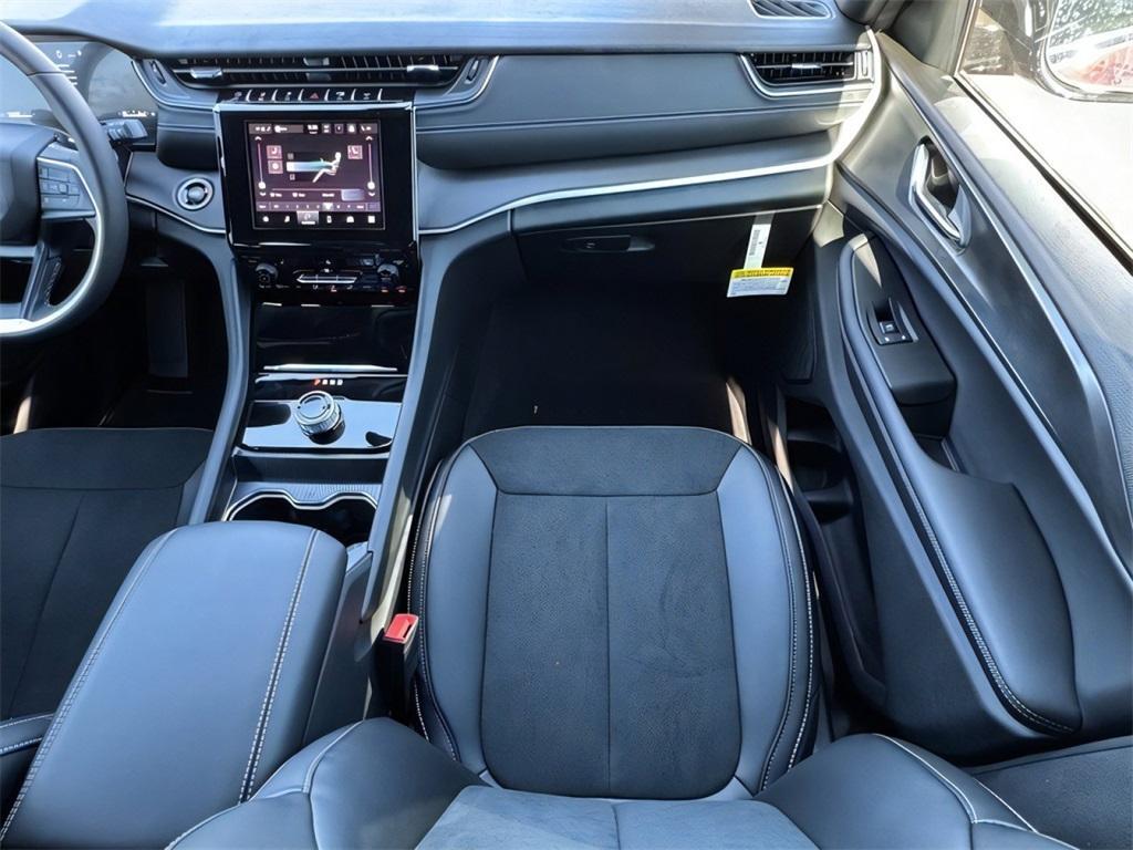 new 2025 Jeep Grand Cherokee car, priced at $39,572