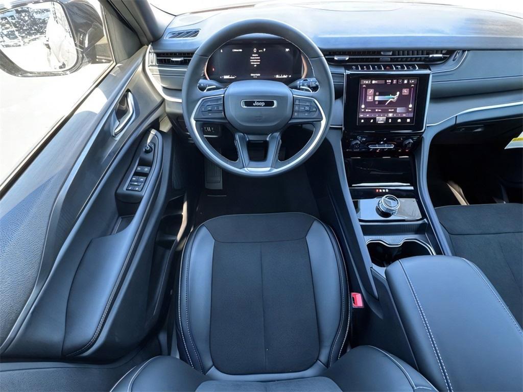 new 2025 Jeep Grand Cherokee car, priced at $39,572