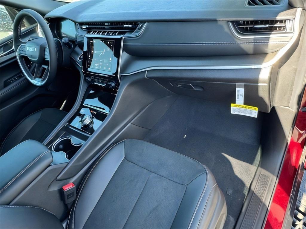 new 2025 Jeep Grand Cherokee car, priced at $39,572