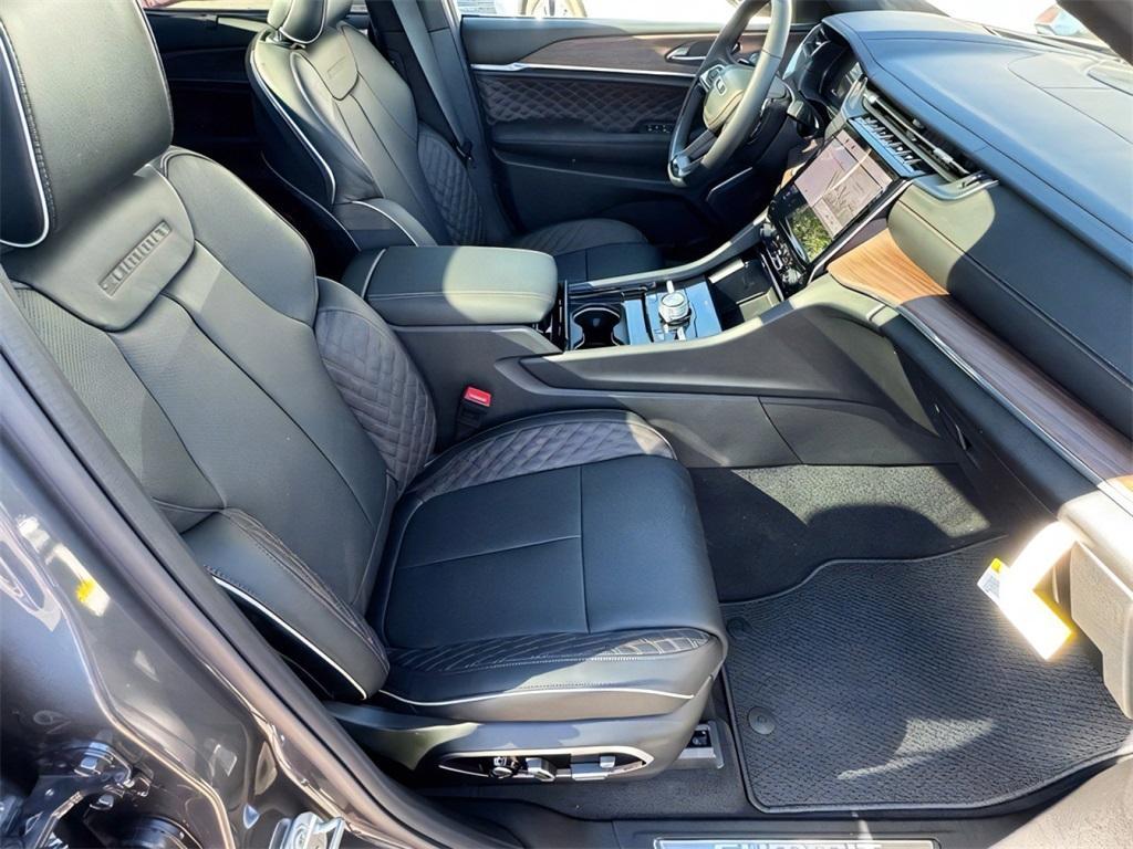 new 2025 Jeep Grand Cherokee car, priced at $63,542