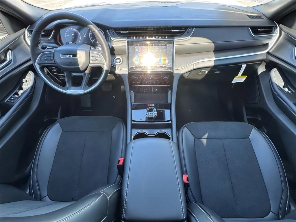 new 2025 Jeep Grand Cherokee car, priced at $43,477