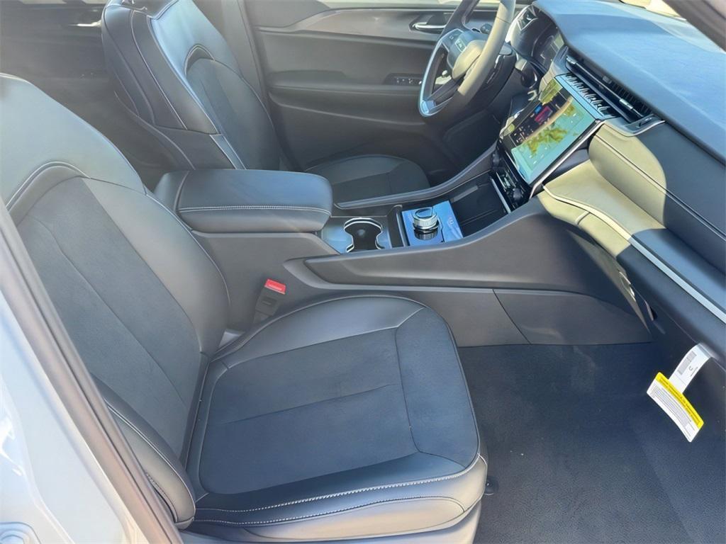 new 2025 Jeep Grand Cherokee car, priced at $43,477