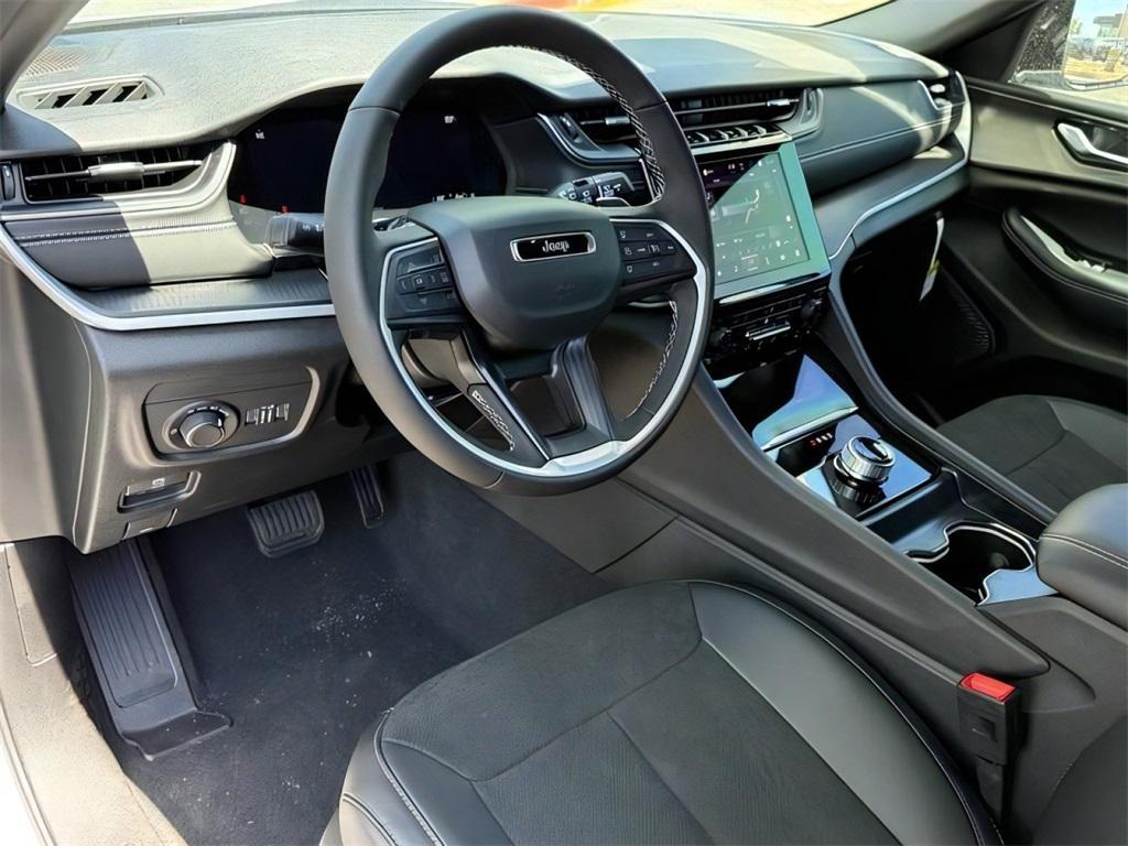new 2025 Jeep Grand Cherokee L car, priced at $48,572