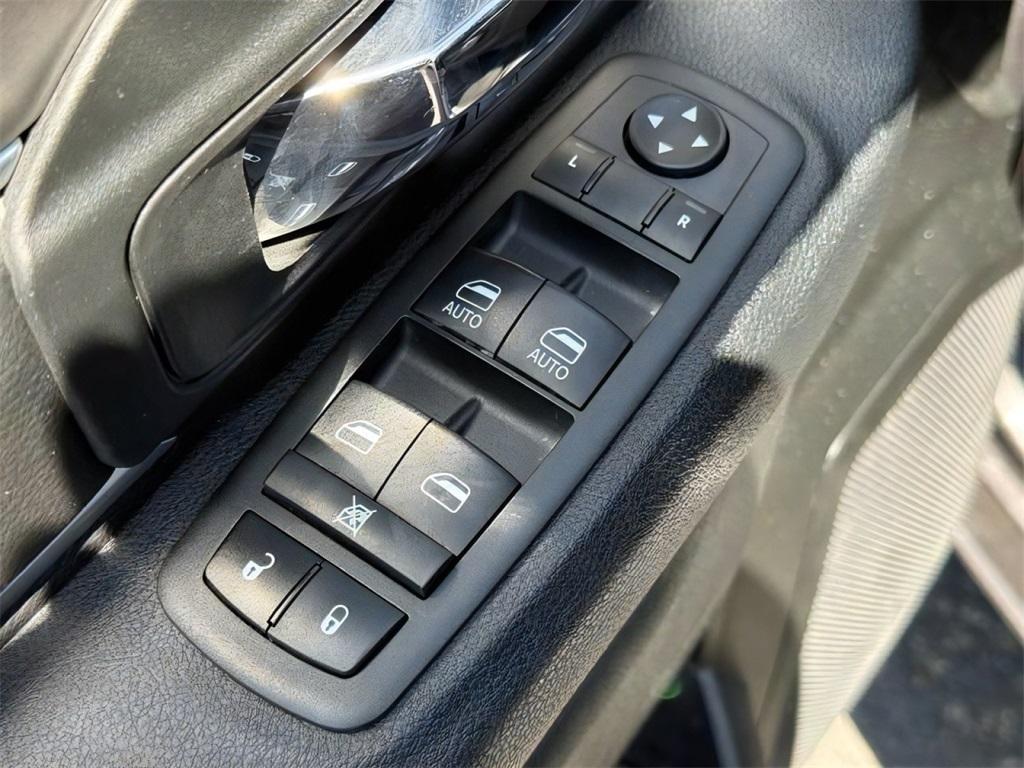 used 2022 Ram 1500 Classic car, priced at $33,000