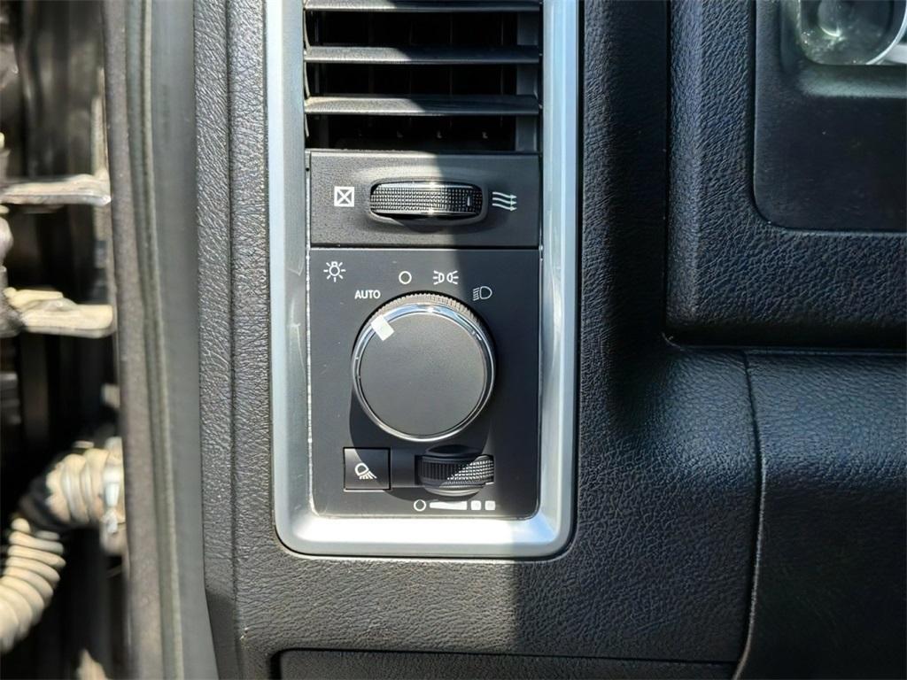 used 2022 Ram 1500 Classic car, priced at $33,000