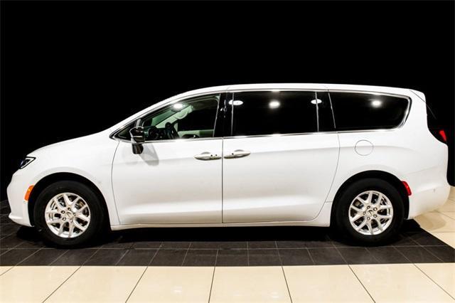 new 2024 Chrysler Pacifica car, priced at $43,117